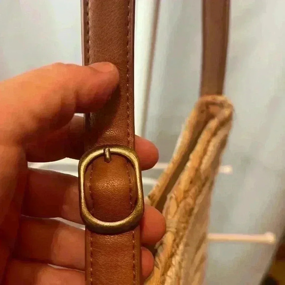 Sun n sand straw woven crossbody with leather straps - Picture 6 of 10